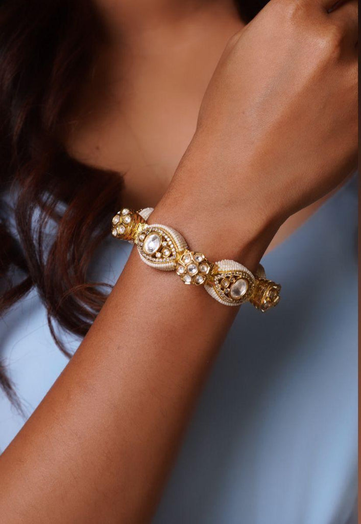 Polki and Pearls Hathphool/ Gold Tone Pearl Hathphool/ Pearl Bracelet/ Gold  Tone Polki Hathphool/ Polki Bracelet/ Pearl and Polki - Etsy | Indian  jewellery design earrings, Girly jewelry, Hand jewelry