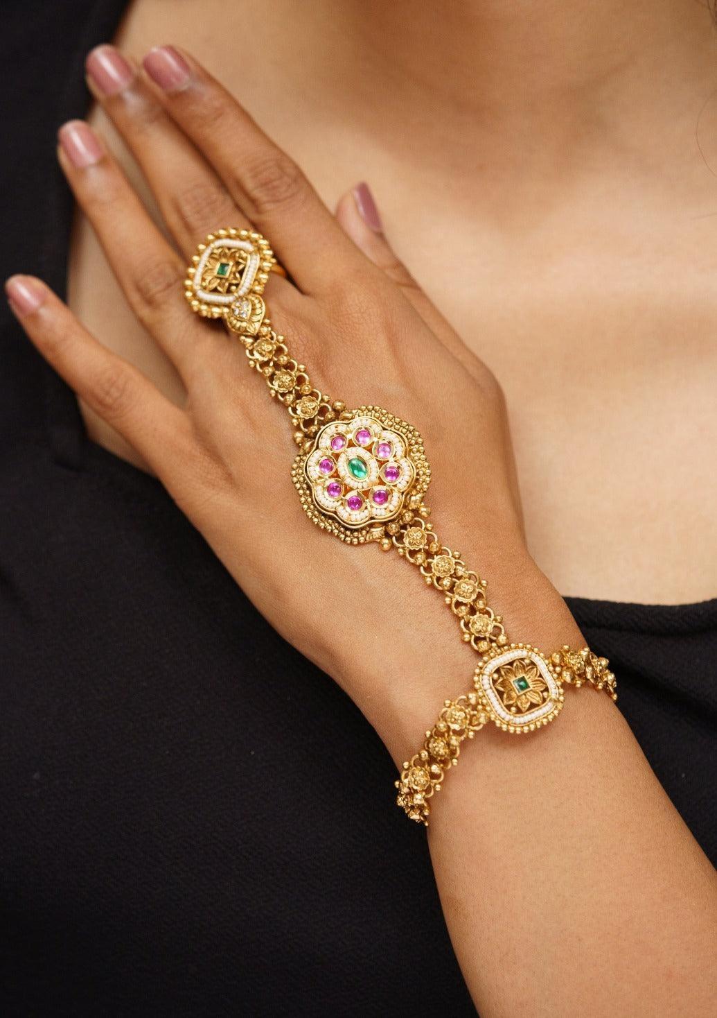 Simple Hathful Design In Gold Kusum Hathpan Sone Pe Suhaga Collection